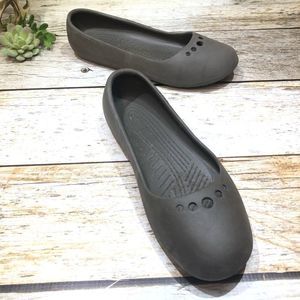 Crocs women’s perforated ballet flats brown size 8